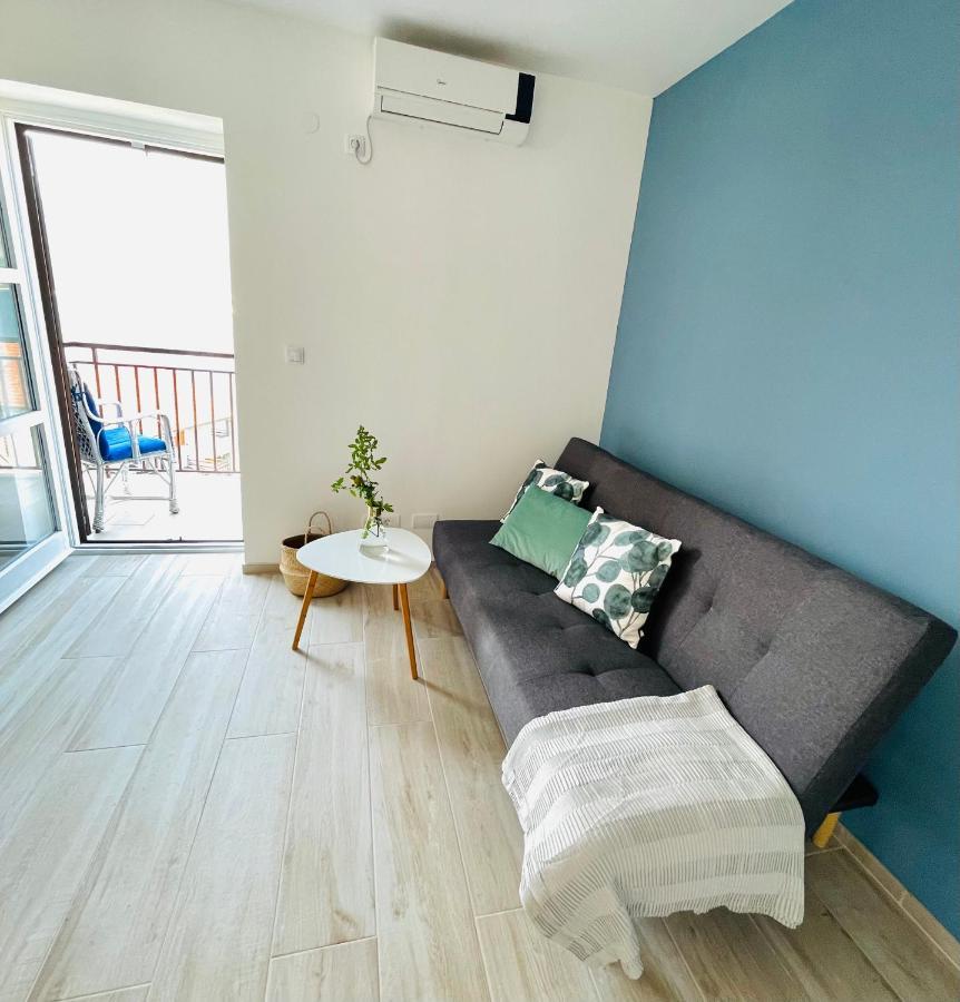 Chic Sea Front Apartment With Breathtaking Kotor Bay View Дони-Столив Экстерьер фото