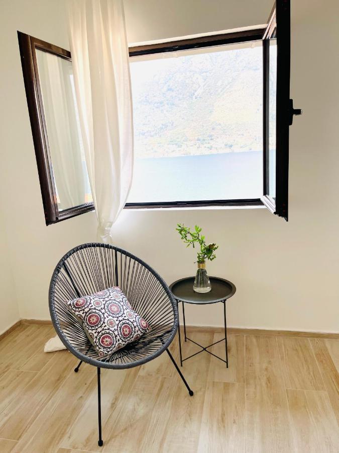 Chic Sea Front Apartment With Breathtaking Kotor Bay View Дони-Столив Экстерьер фото